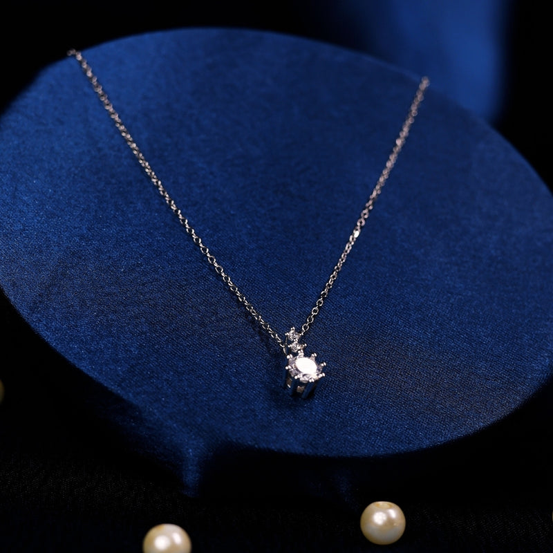 Petite Solitaire Bloom Pendant