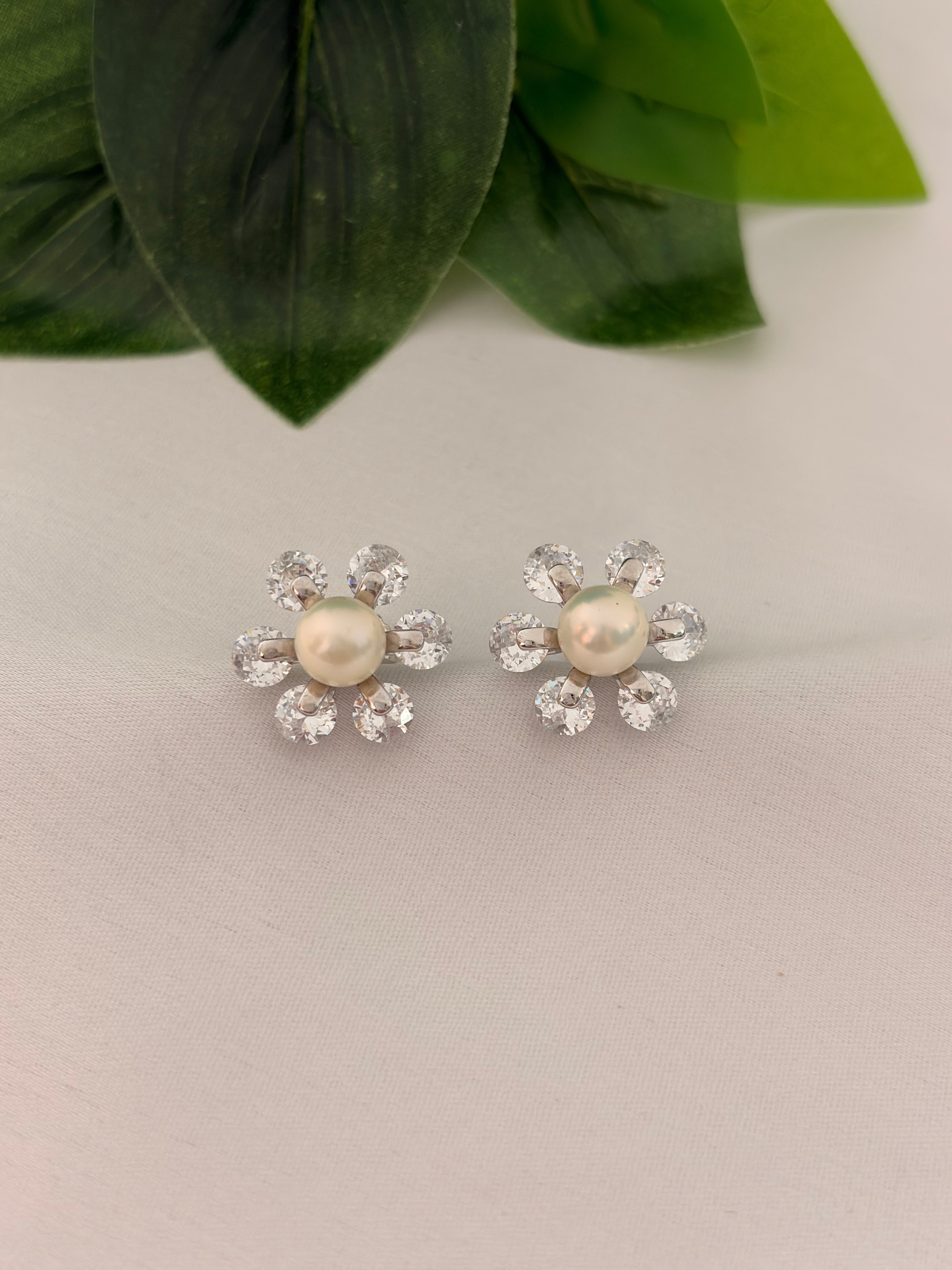 Silver Pearl Daisy Floral Stud Earrings