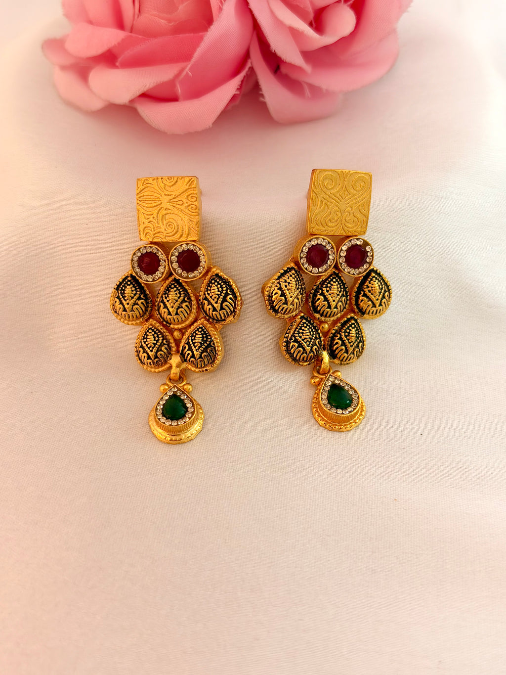 Rajwada Riwaayat Gold Statement Choker Set
