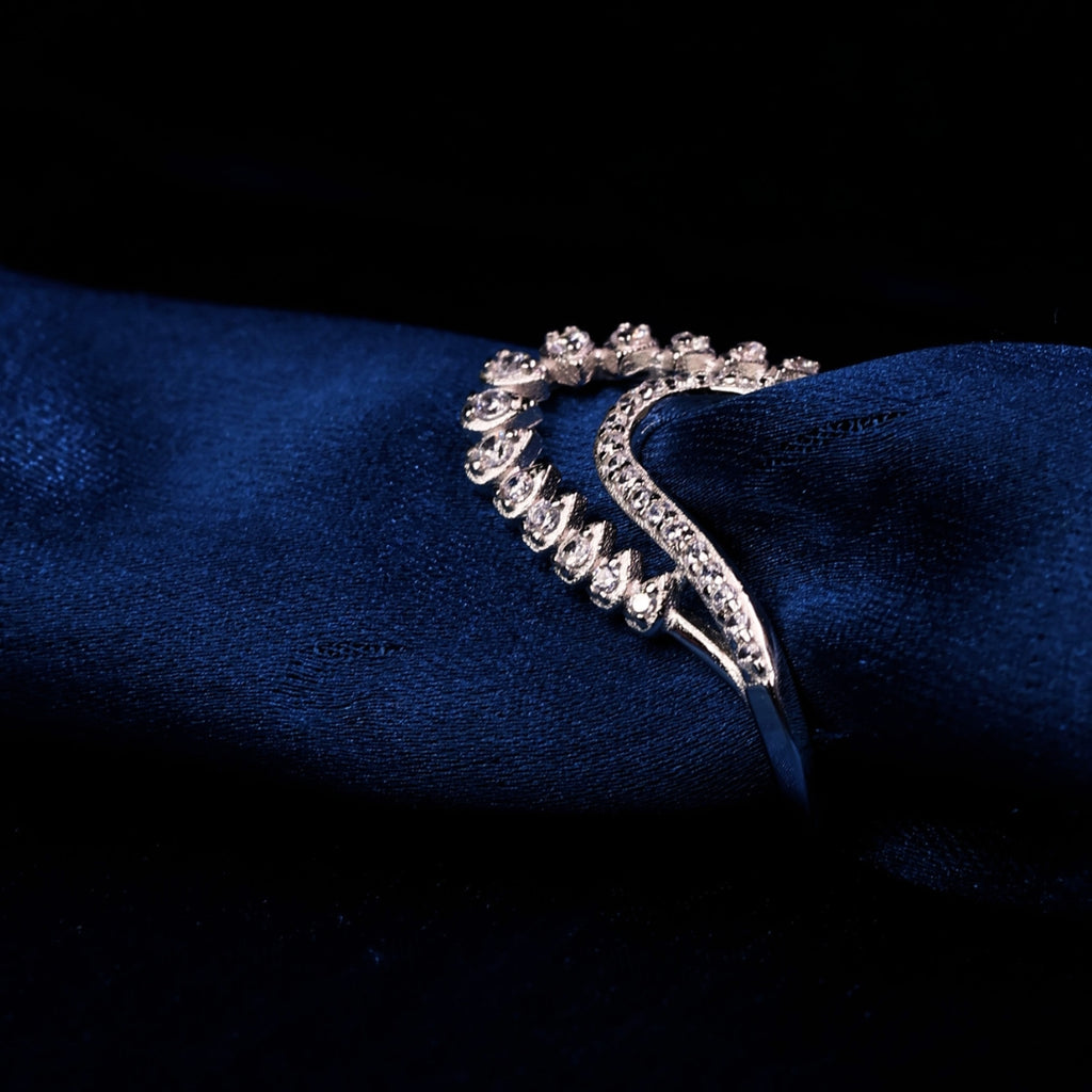 Elegant Wave-Design Diamond Accent Ring