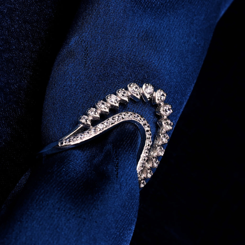 Elegant Wave-Design Diamond Accent Ring