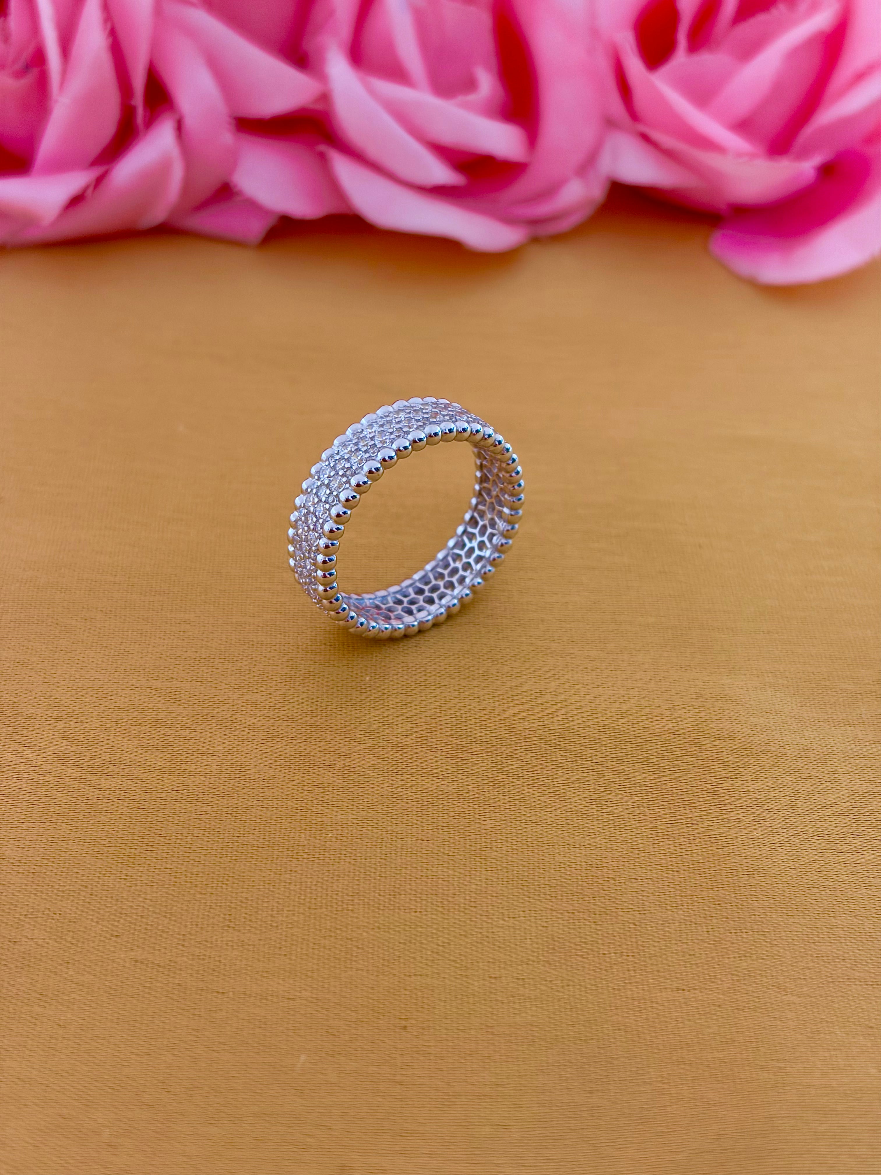 Veloria Spark Ring