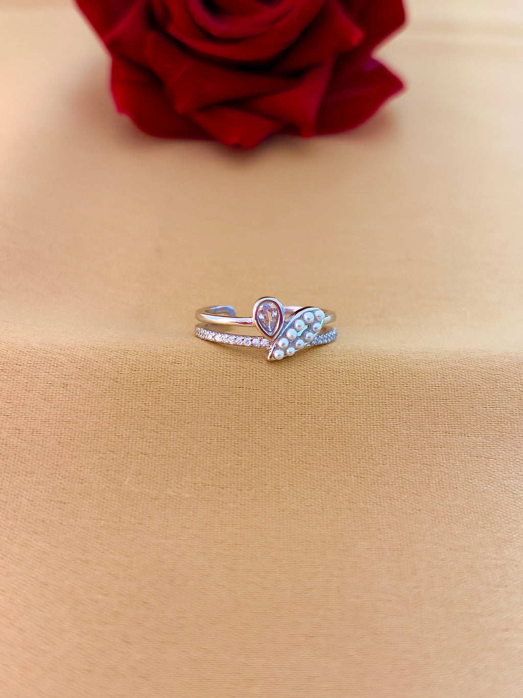 Elegant Dual-Motif Open Ring with Pearl and Crystal Accents