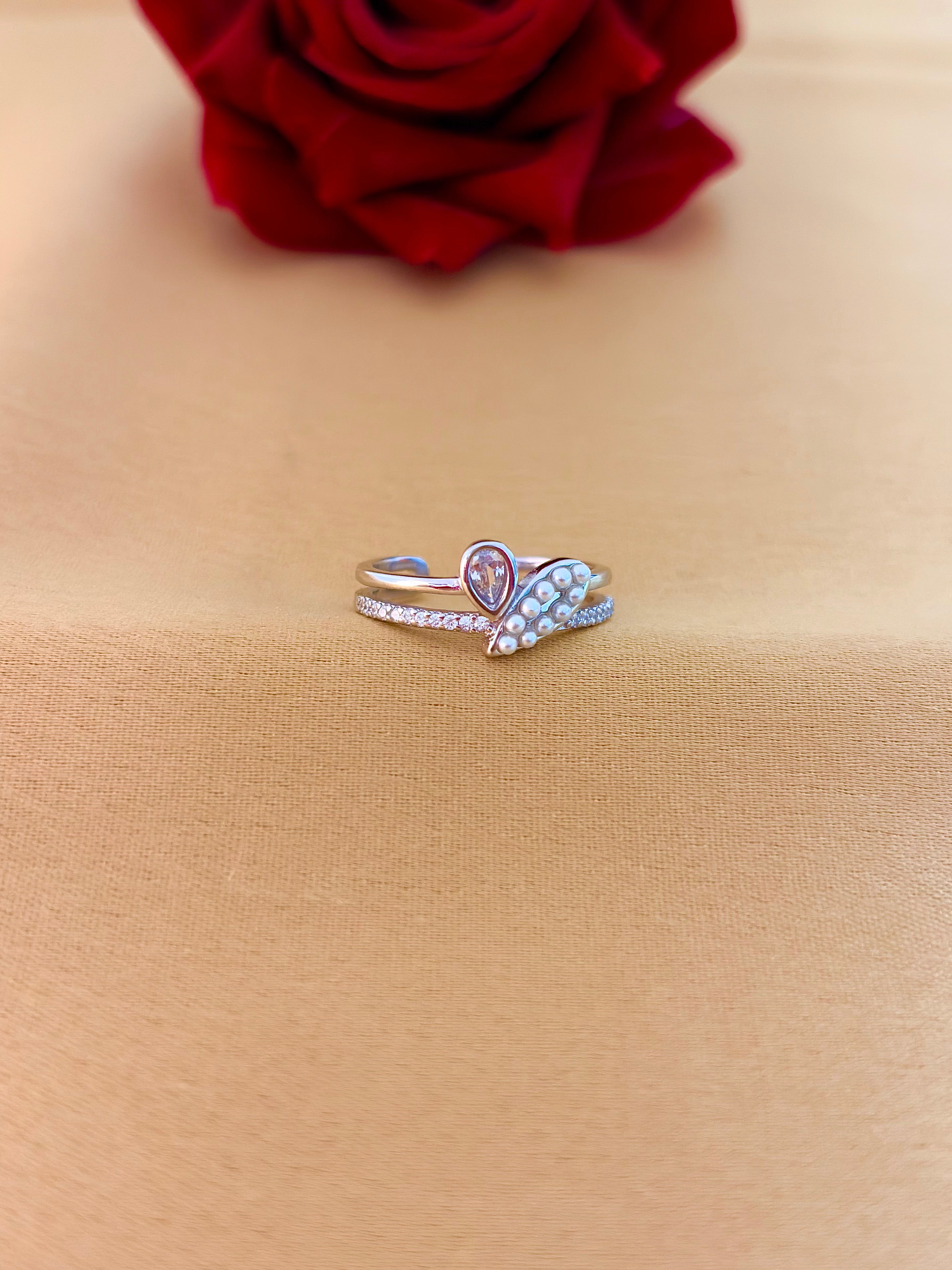 Elegant Dual-Motif Open Ring with Pearl and Crystal Accents