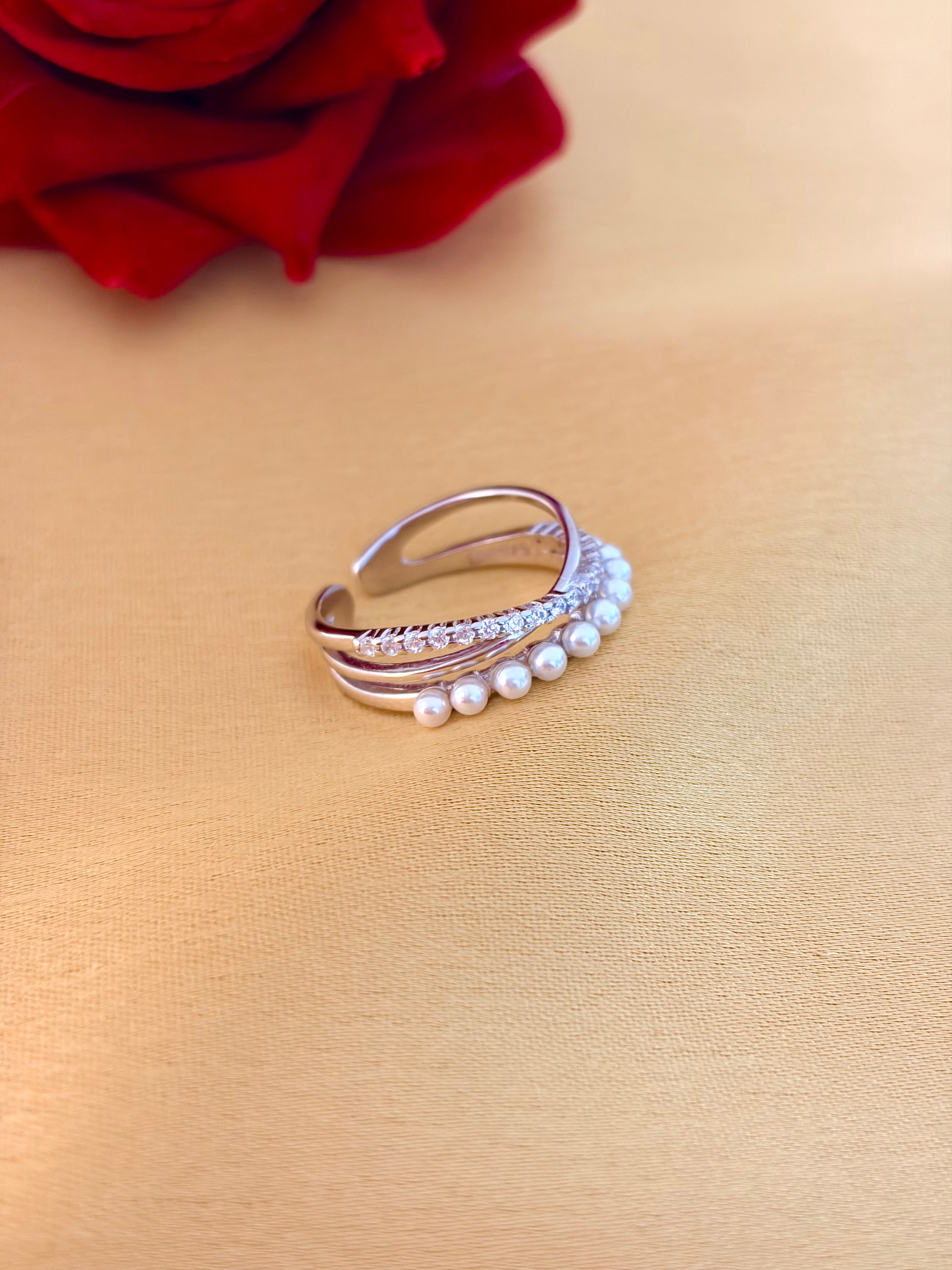 Elegant Dual-Band Pearl and Crystal Open Ring