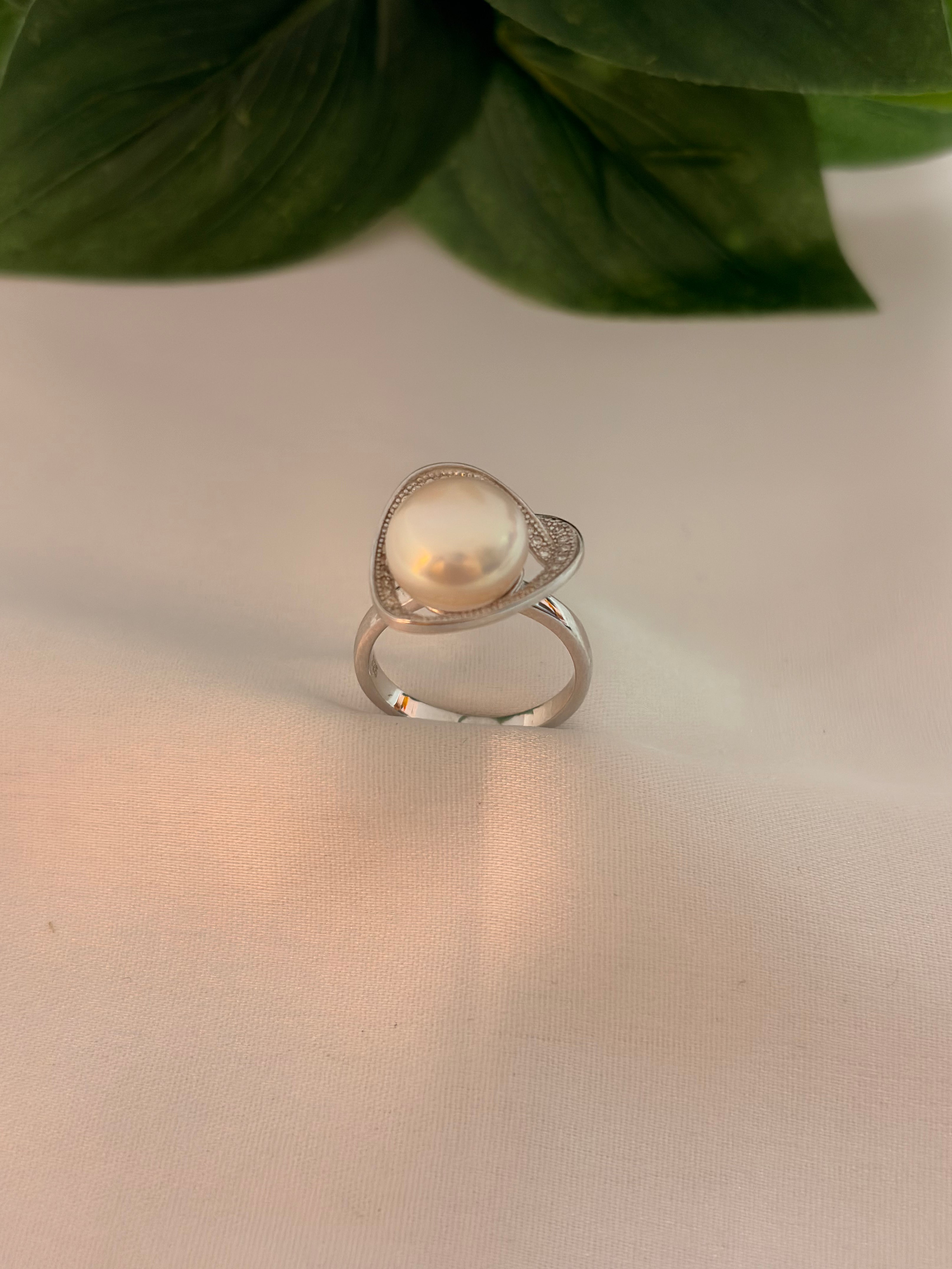 Silver Heart Halo Pearl Ring
