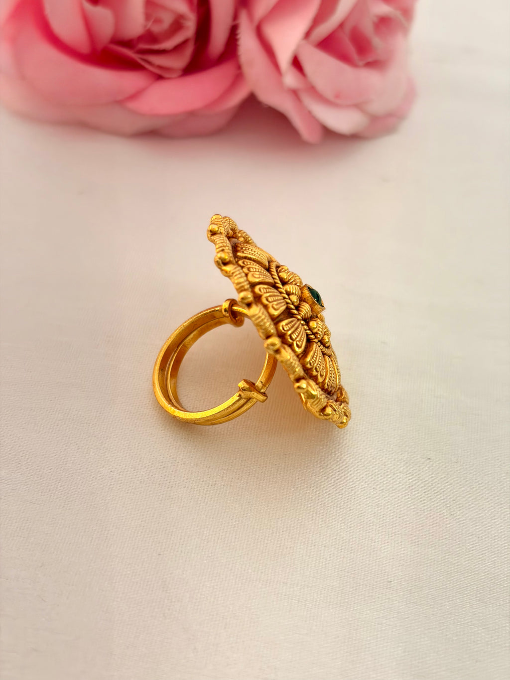92.5 Sterling Silver Gold-Plated Antique Floral Ring with Green Stone
