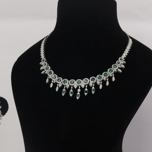 92.5 Sterling Silver Emerald Green Stone Necklace Set