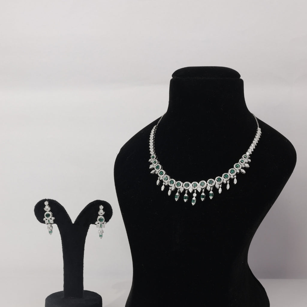 92.5 Sterling Silver Emerald Green Stone Necklace Set