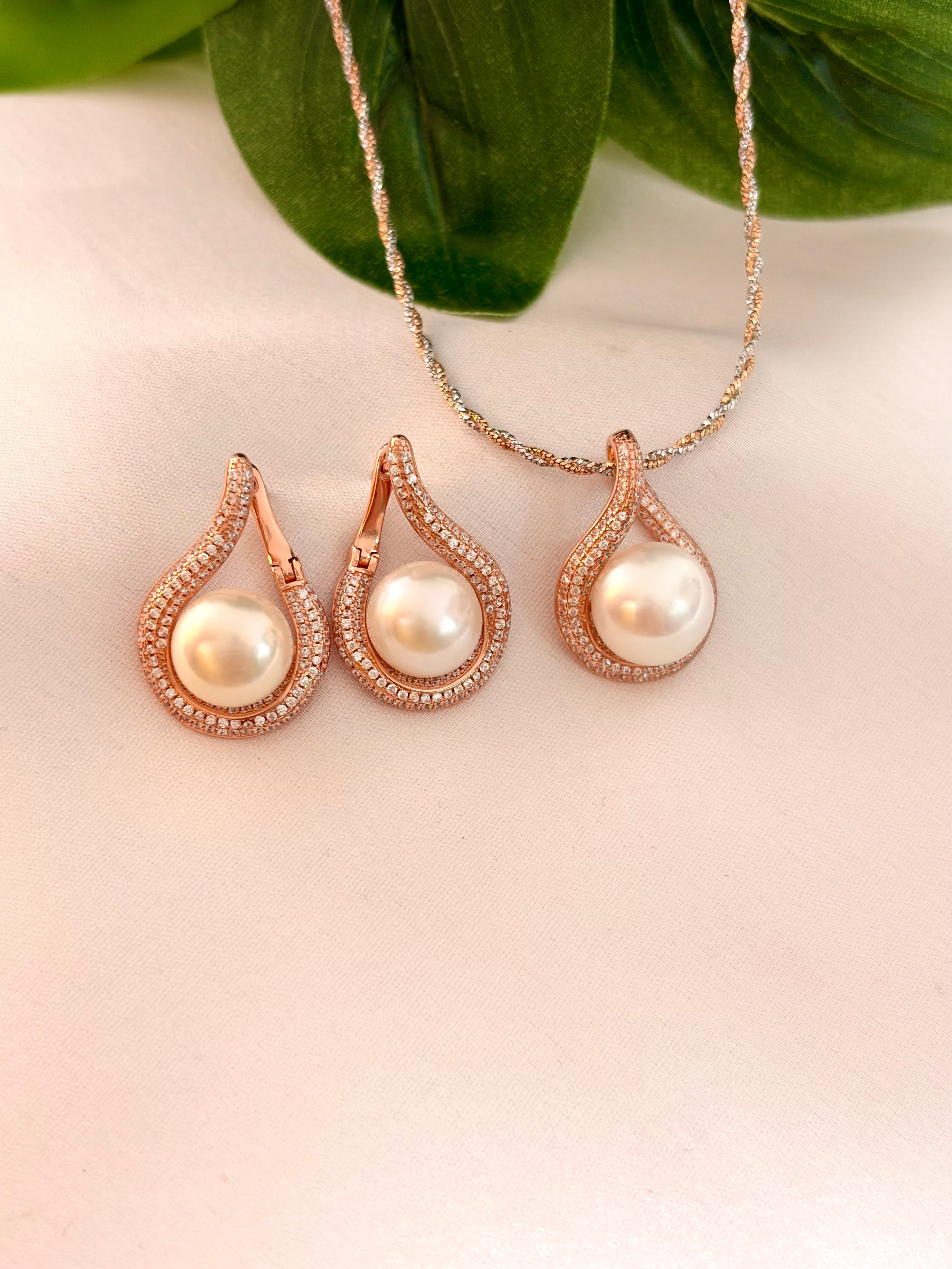Pearl Teardrop Rose Gold Pendent Set