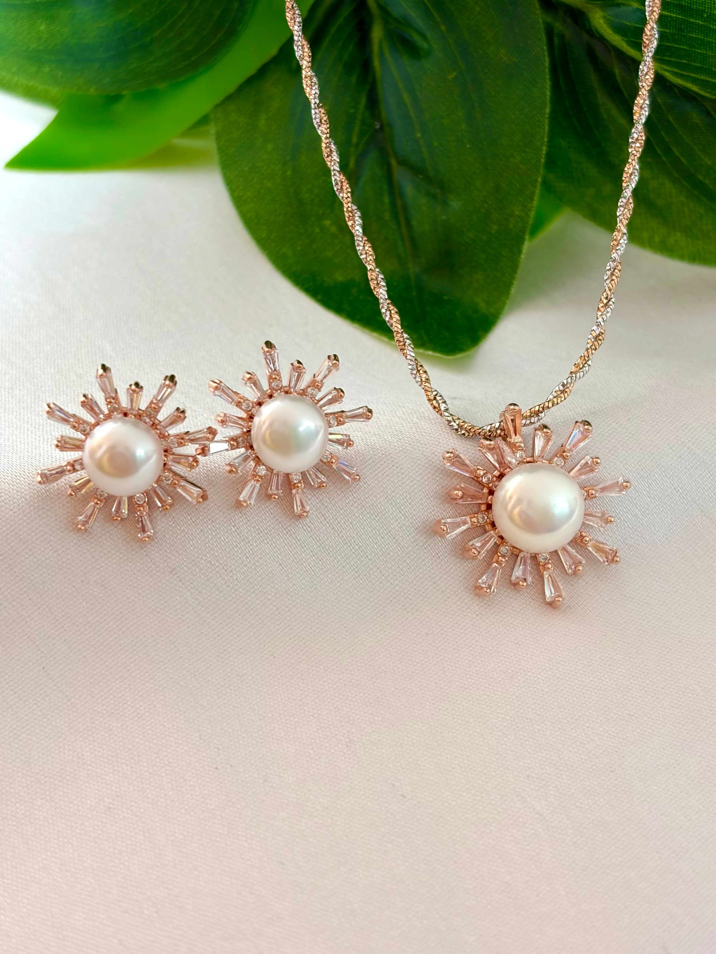 Sunburst Pendant Set