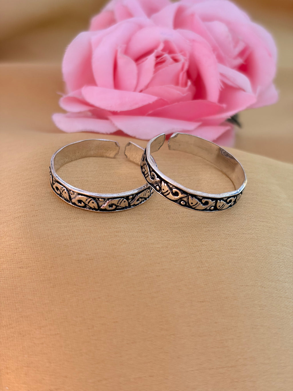 Vintage Floral Silver Toe Ring Pair